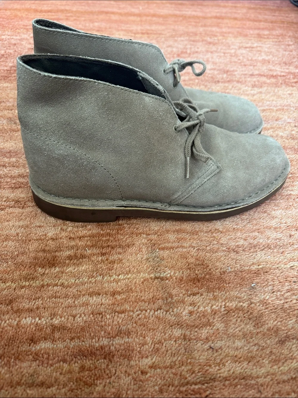 Clarks Men’s Tan Lace-Up Chukka Boots Size 8.5